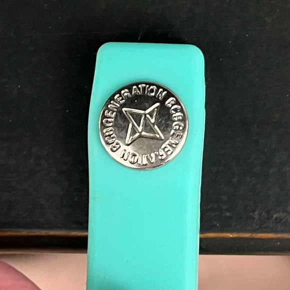 BCBG “TRUE 🤍” Teal Silicone Snap Bracelet - Picture 10 of 12